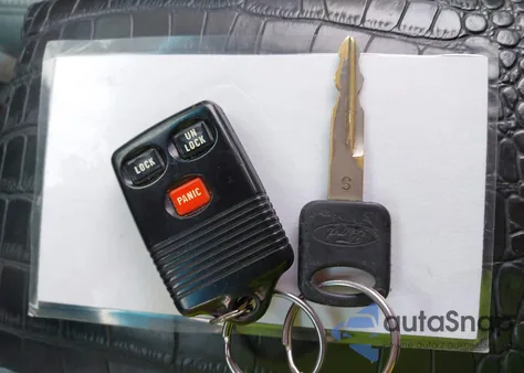 1997 Ford Explorer Eddie Bauer/Limited/Xl/Xlt z USA, uszkodzony, nr VIN 1FMDU34E9VZB70756